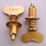 Gruppo prigioniero con testa ad alette in acciaio Camloc® 2600-2W, chiusura girevole