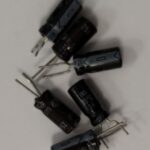 CONDENSATORI 4,7mF 25V