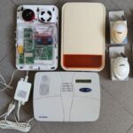 KIT ALLARME (CENTRALE+SIRENA+4 SENSORI)